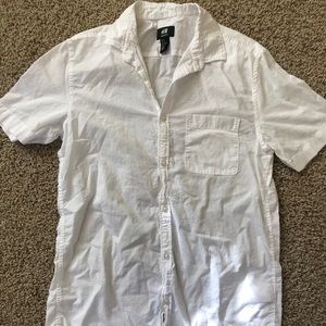 White Mens H and M button up shirt